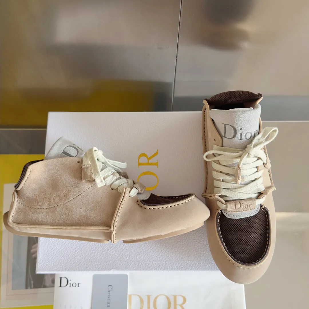 Men's shoes 💰680 Top version: Dior Roadie series catwalk couple style handmade casual sports shoes delivery counter exquisite packaging 🛍📦 ▪️Material: original custom imported first-layer cowhide ▪️Inner lining: original custom leather lining ▪️Sole: original molded anti-slip rubber material ▪️Sole thickness: 2CM ▪️Size: women's 35-40 / Men's 39-45